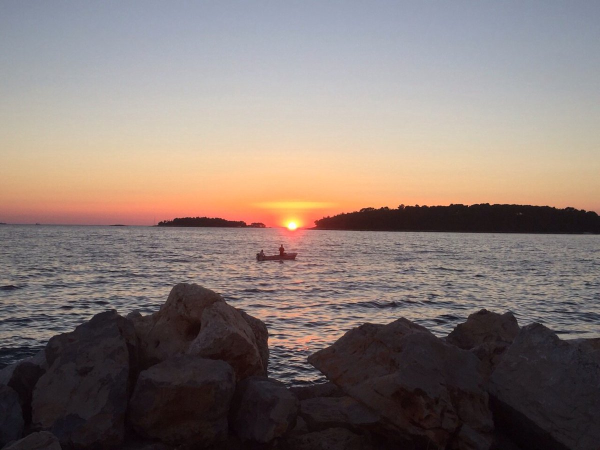josipaudovicic's tweet photo. Rovinj sunset 🌅❤️🌅❤️
#summertime #loverovinj #visitistria
#croatia #fun #holiday #housemarijarovinj https://t.co/9t9k7smbX4