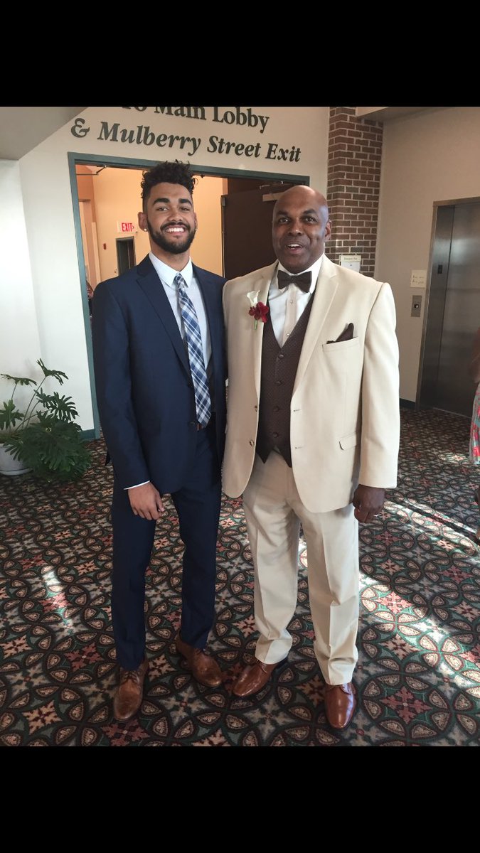 Trecarlton5's tweet photo. Happy birthday pops! Love you, see ya soon ✊🏽🔋⬆️ #terrytakeover @Terry3vans https://t.co/9VP8YQSeHG