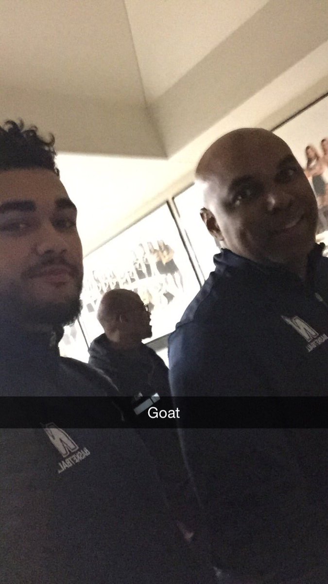 Trecarlton5's tweet photo. Happy birthday pops! Love you, see ya soon ✊🏽🔋⬆️ #terrytakeover @Terry3vans https://t.co/9VP8YQSeHG