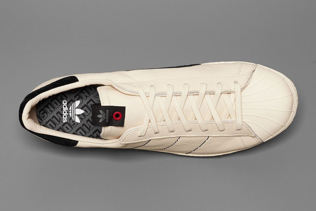 Kasina x <a href="/adidasoriginals/">adidas Originals</a> Superstar 80s Off White #SWIPELIFE #footwear bit.ly/2b31MiS
