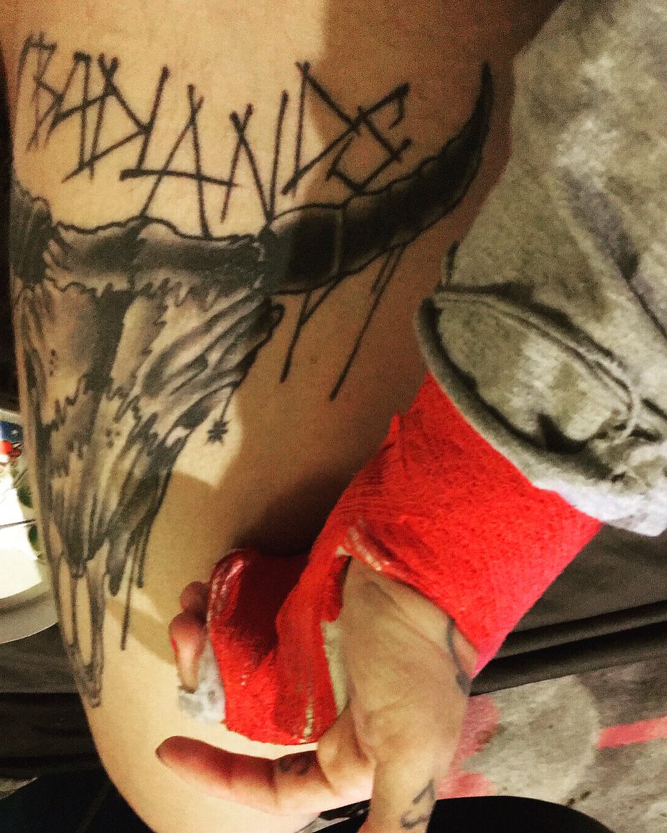 timelordniko's tweet photo. My Halsey piece is excited because i'm going back to the artist for some nice new face junk @halsey Love from SWE 😘 https://t.co/bQhxK7HfnP