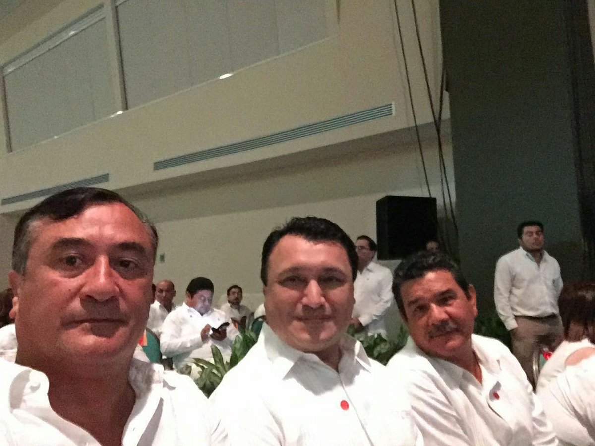 EduardoChucVera's tweet photo. #PR1MERINFORMEAMC 
#CrecerEnGrande https://t.co/MW1SoQEb1E