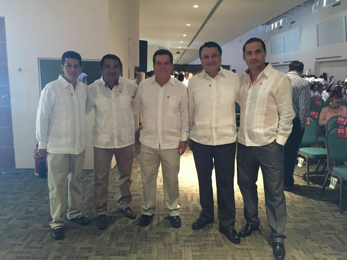 EduardoChucVera's tweet photo. #PR1MERINFORMEAMC 
#CrecerEnGrande https://t.co/MW1SoQEb1E