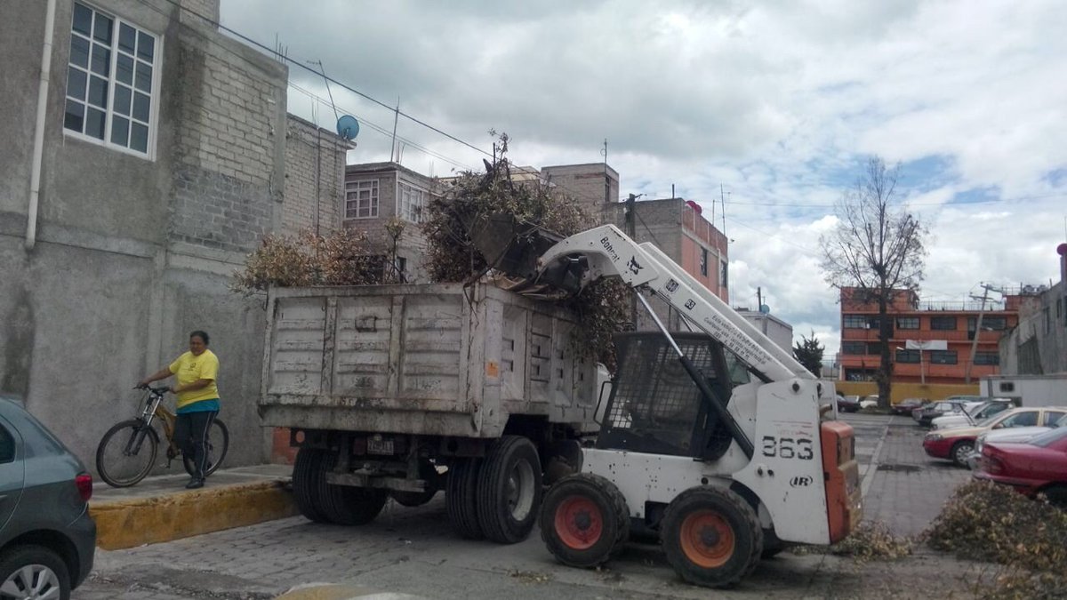 IztConRostroM's tweet photo. Retiro de cascajo varios puntos del Dtto. XXXI, Col. La Planta, Uscovi, Molino, U.H. Piraña 12. @KarenQuirogaA https://t.co/KabVdESpd8