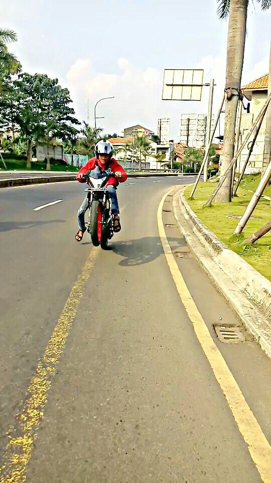iamricki_'s tweet photo. Jump...jump 🏁🏁🏁 https://t.co/YT2XJ169TY