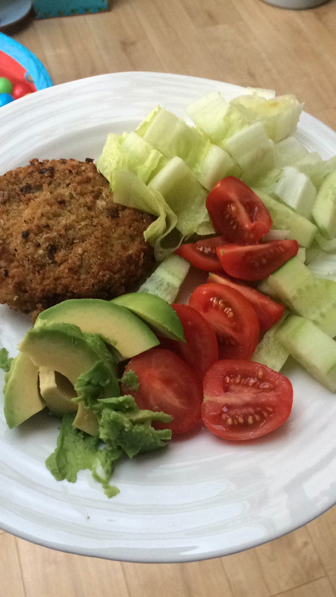 denvertronix's tweet photo. Interval sprints followed by this beast of a fish cake π #fitmissions #cleaneats #mondaymotivation #fblogger https://t.co/BTuGSG96ig