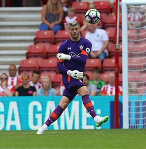 glove_gloves's tweet image. #underarmour #goalkeepergloves #FraserForster #Southampton