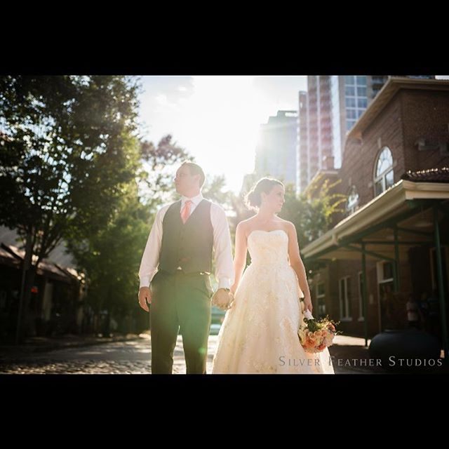 MarketHall1914's tweet photo. Thanks Silver Feather Studios for sharing this amazing photo of a Market Hall bride &amp; groom 💍❤️ 📷: @markethall1914 https://t.co/kHvlio1p6R