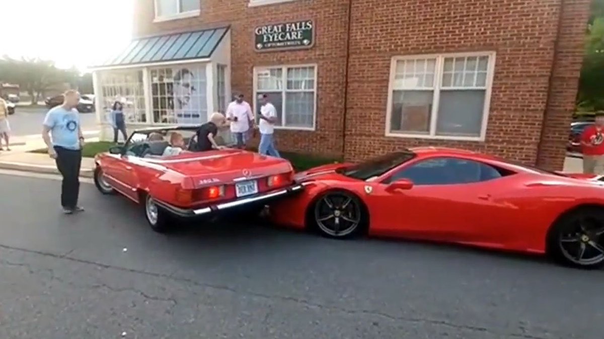 WATCH VIDEO Massive parking fail ends with damaged #Ferrari bit.ly/2aMrgiz?utm_me… https://t.co/77zoFDNoIg