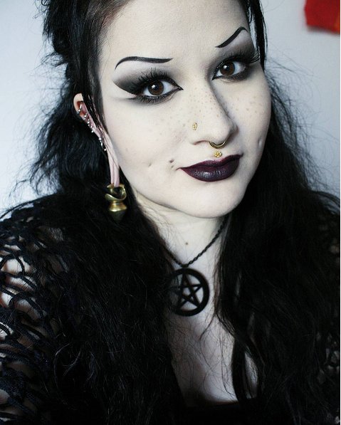 Arka_Shop_UK's tweet photo. PandaProzac wearing our brass earweights #earweights #brassweights #lobes #stretchedears #goth #gothgirls https://t.co/y2E8sF8N9d