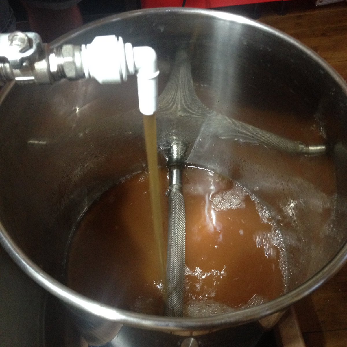 roastsmokemalt's tweet photo. Tonight's #homebrew. Single hop IPA. El Dorado with accompaniment by #BruceSpringsteen https://t.co/1Aeg6znsKp