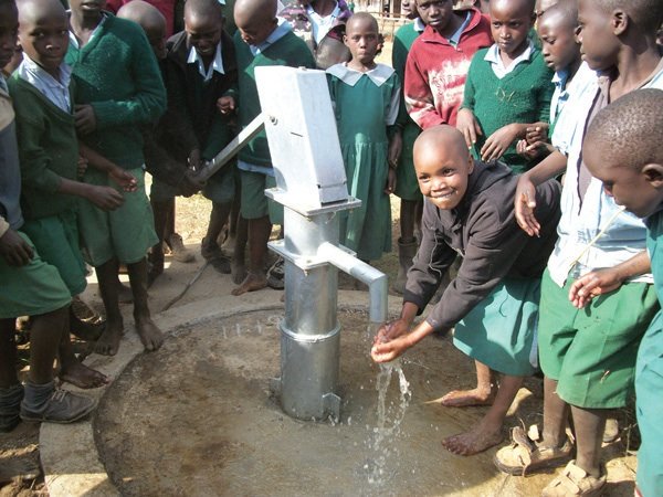 AID_Kenya_F's tweet photo. #KenyaWaterProject Launched. Get Involved or Volunteer or DONATE: https://t.co/mpwHz267Rm https://t.co/dsHiHP7UQX