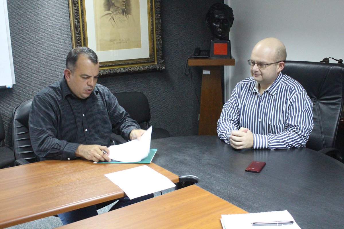 ipostel_ve's tweet photo. Ipostel y Sefar firman alianza para distribuir medinas y materiales médicos a nivel nacional. @Mppeuct,@FRAmirez_ve https://t.co/huspfwR1cA