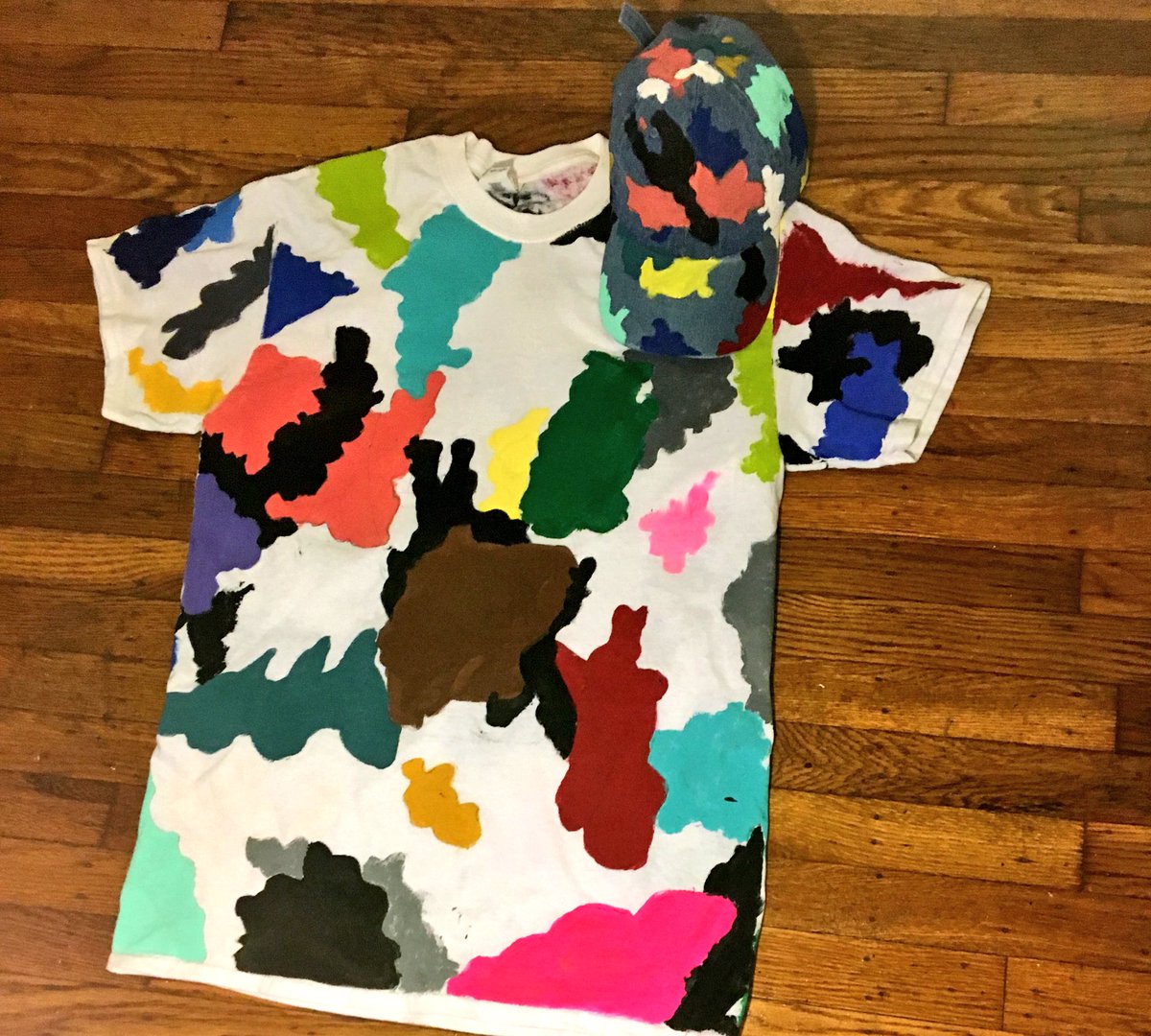 BlowMe_OrVANIsh's tweet photo. Shop https://t.co/89Afp1HQh6 for #1of1 #HandPaintedApparel ๐ https://t.co/BLH9UVRpCp
