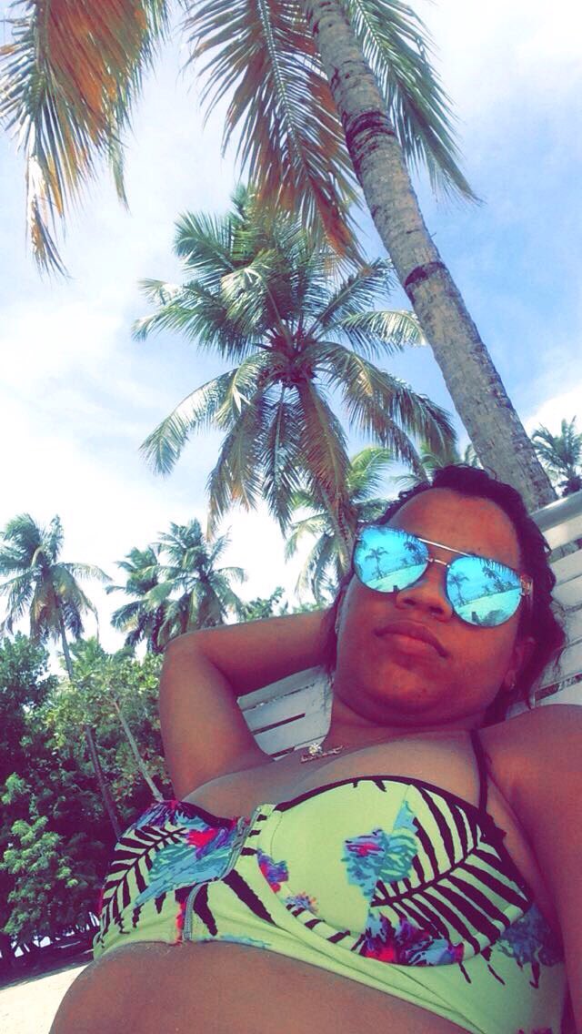 YessiCastilloMr's tweet photo. Pobre soy, pero mala vida no me doy 😍 🤑 #Samana https://t.co/5WislWQt8h