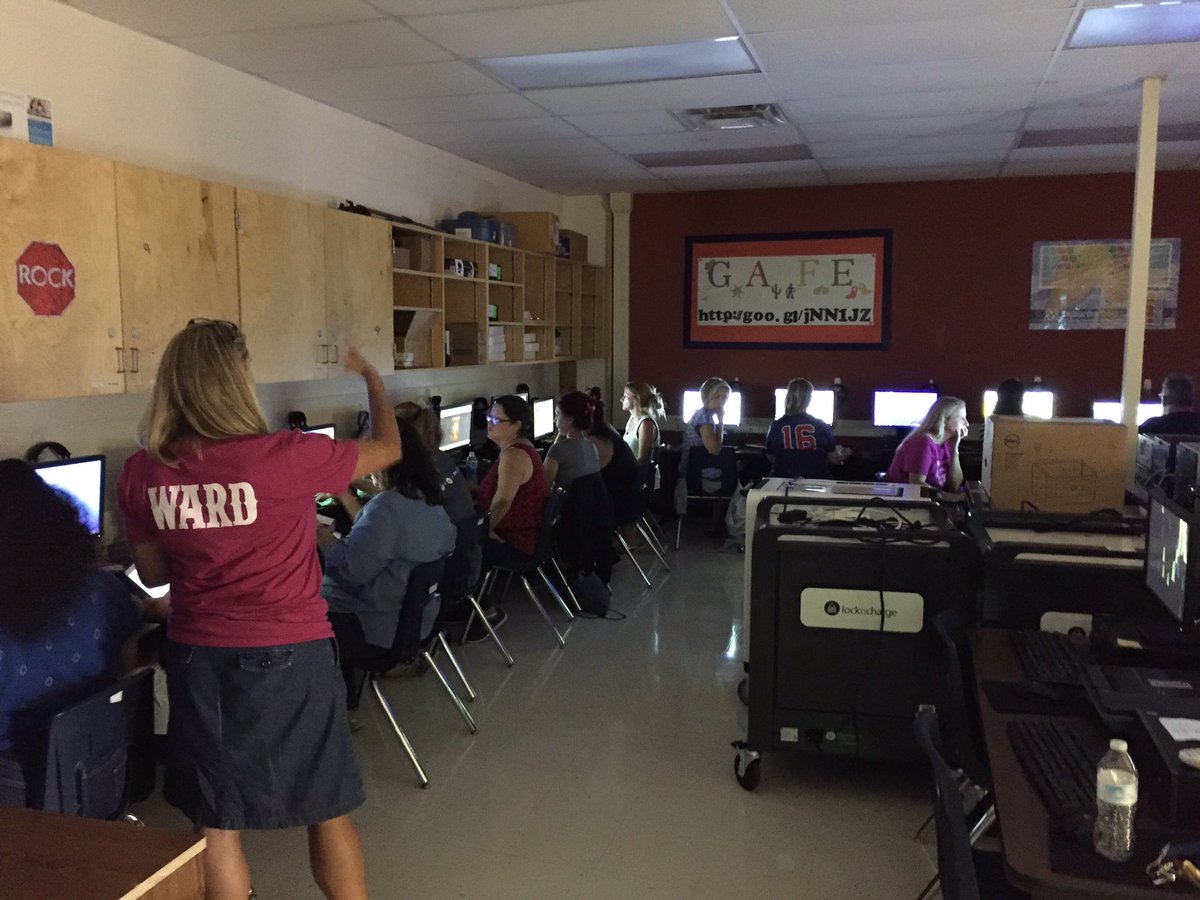NISDbreetw's tweet photo. @WardWranglers Twitter training! #wardedchat #wardwranglers https://t.co/fnYev5BRdU