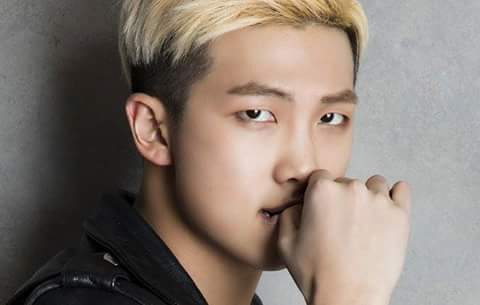gabs_gzb's tweet photo. SEGURA ESSA MARIMBA TA DIFICIL MONA
#BTSで妄想 #JIN #Taehyung #RAPMONSTER #RapMonsterIsPerfect https://t.co/WD8qxKiwVw