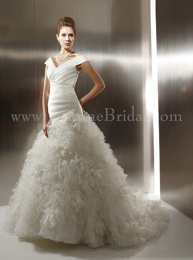 bestforbride's tweet image. Womanly Wedding Gowns For Mature Brides-to-be - bit.ly/1WlHlJf #bridetobe