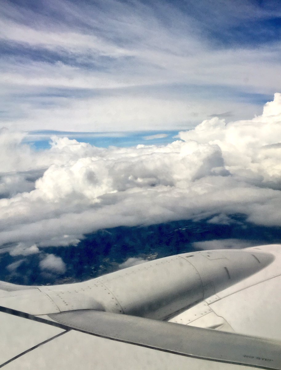 thismissy's tweet photo. #windowseatforlife @SeaTacAirport https://t.co/ExBNeVTgC2