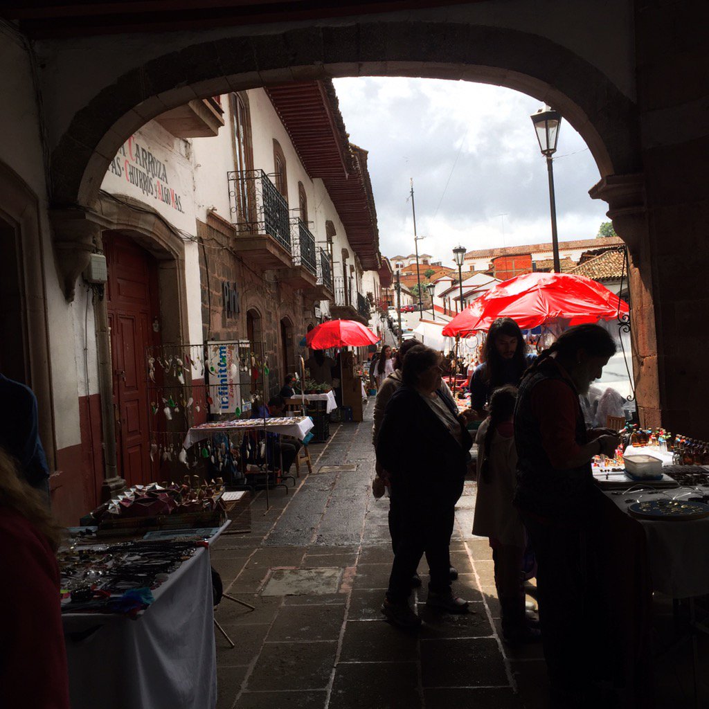 alinaseliver's tweet photo. Город #pátzcuaro волшебен! А может,мне показалось так только потому,что играл саксофон и шёл дождь#мексика #mexico https://t.co/Qh04ciEamx