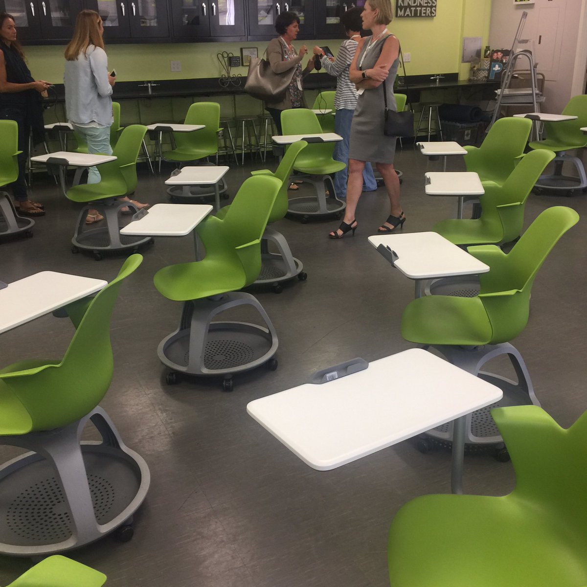 Ed_Sensei's tweet image. Flexible furniture for #flexiblelearningenvironments (and classroom bumper cars).  :-)   #designthinking