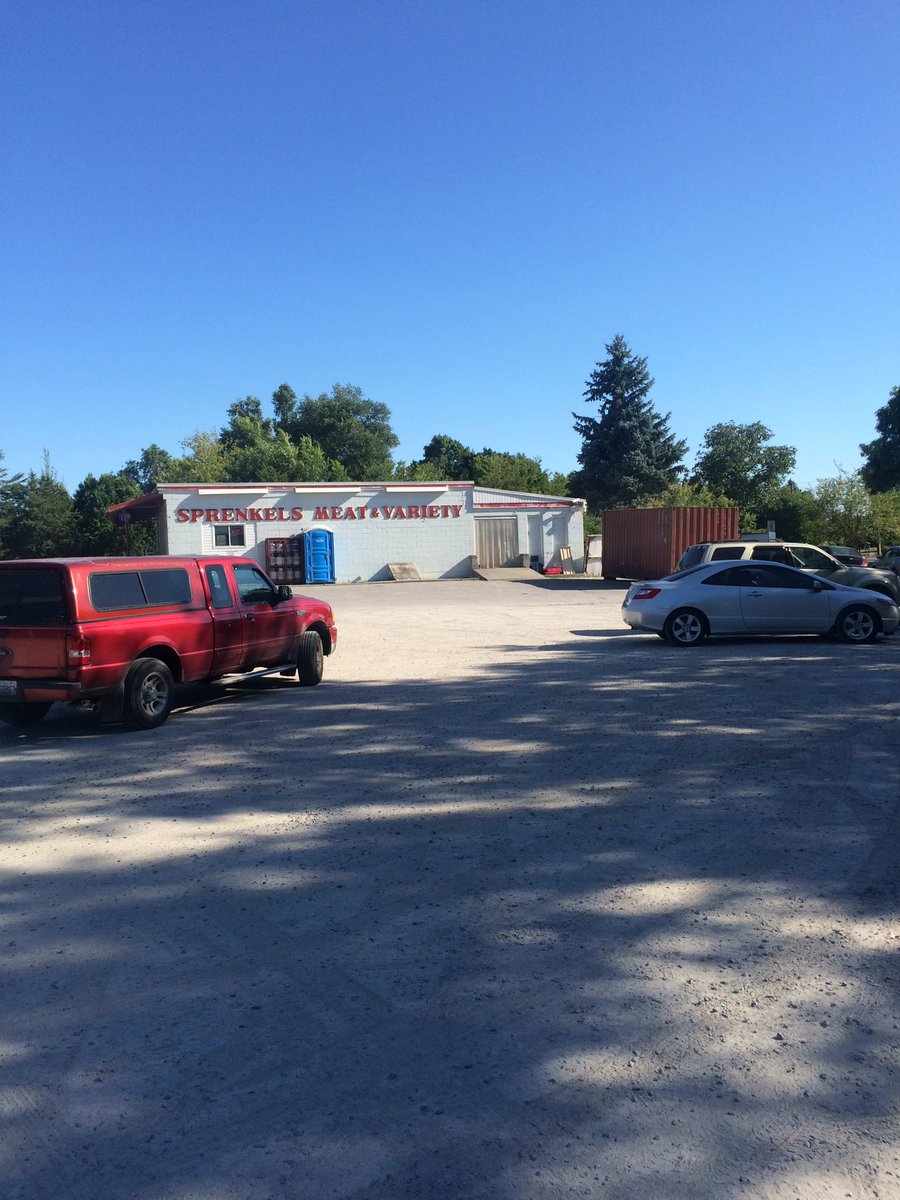Shittyparking's tweet photo. This moron refuses to conform and parks in the middle of everything. #shittyparkingpolice #commonman https://t.co/rOaNXFBZOT