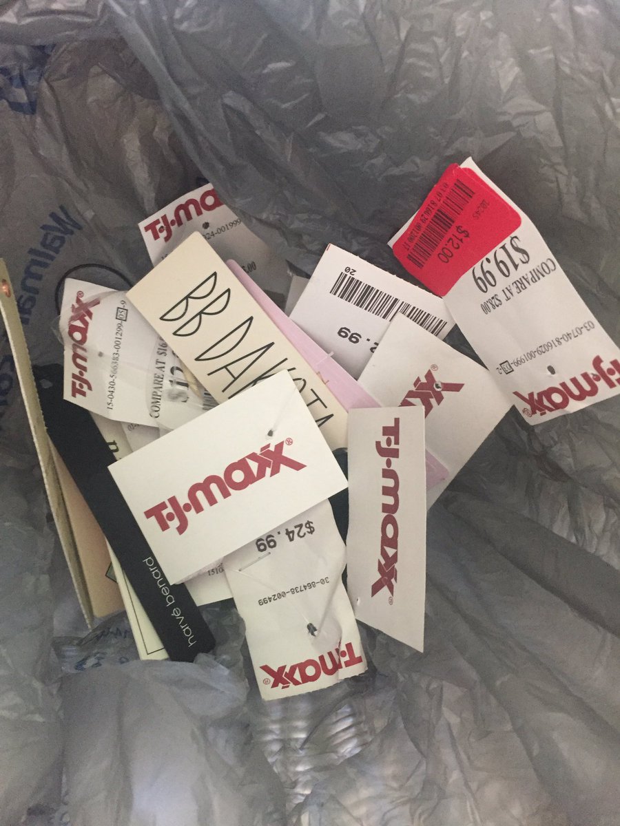 LydiaMarie_22's tweet photo. Sneak peak inside of my trash can in my room. It's a serious problem. https://t.co/RDtZMxlsa5