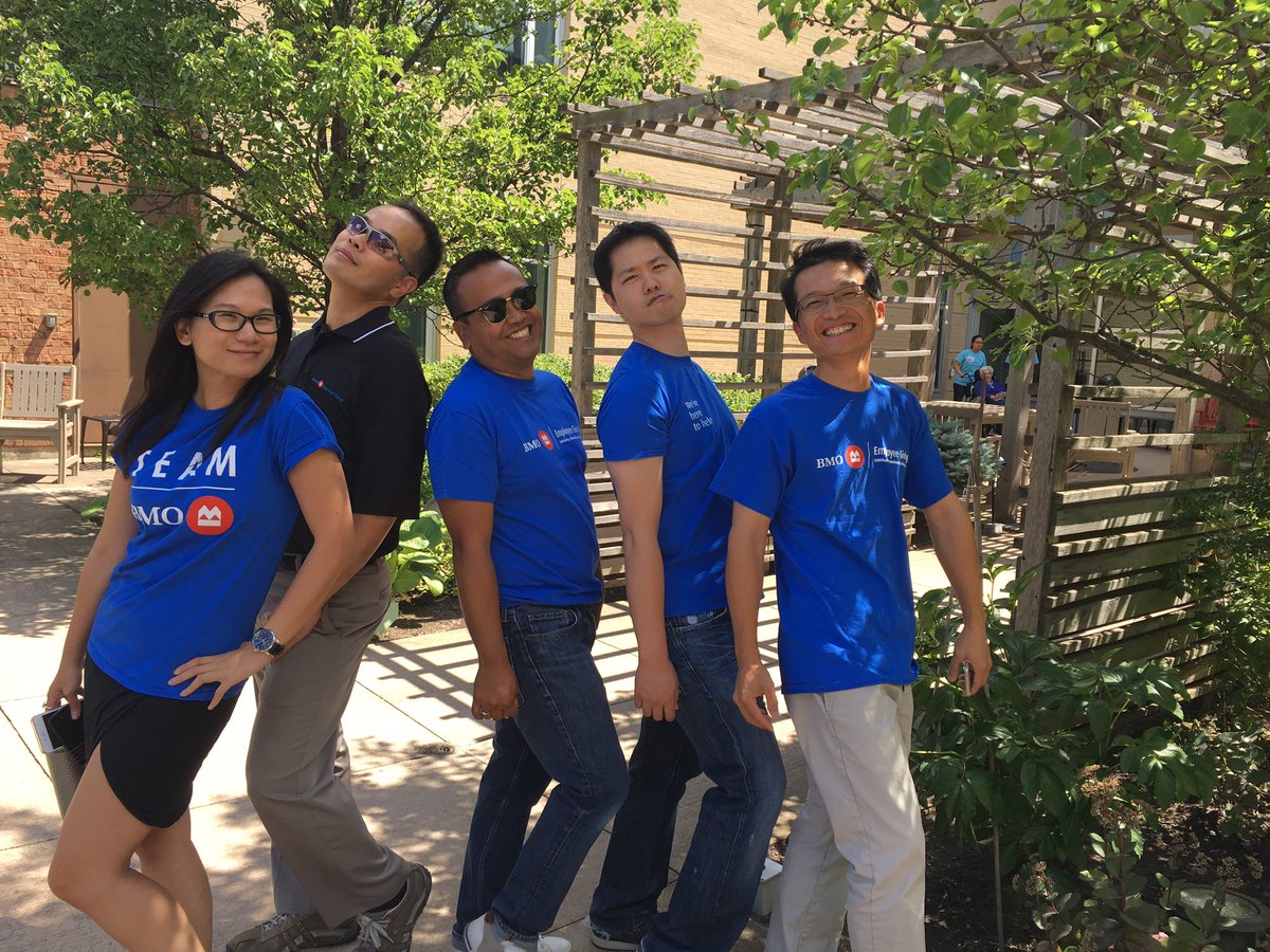 RajiniNagendran's tweet photo. Unionville Home Society Team Nagendran Volunteer Day #BeingGTDN #GivingBack #SoMuchFun https://t.co/kSjBjFZHII