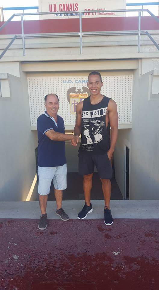 Nuevo refuerzo enla porteria Camilo@golsmedia <a href="/ElMinuter/">El Minuter</a> <a href="/frentepistacho/">frentepistacho</a> @coneixercanals <a href="/CastellonenseUD/">UD Castellonense</a> <a href="/xtradiofm/">Xtradio</a>