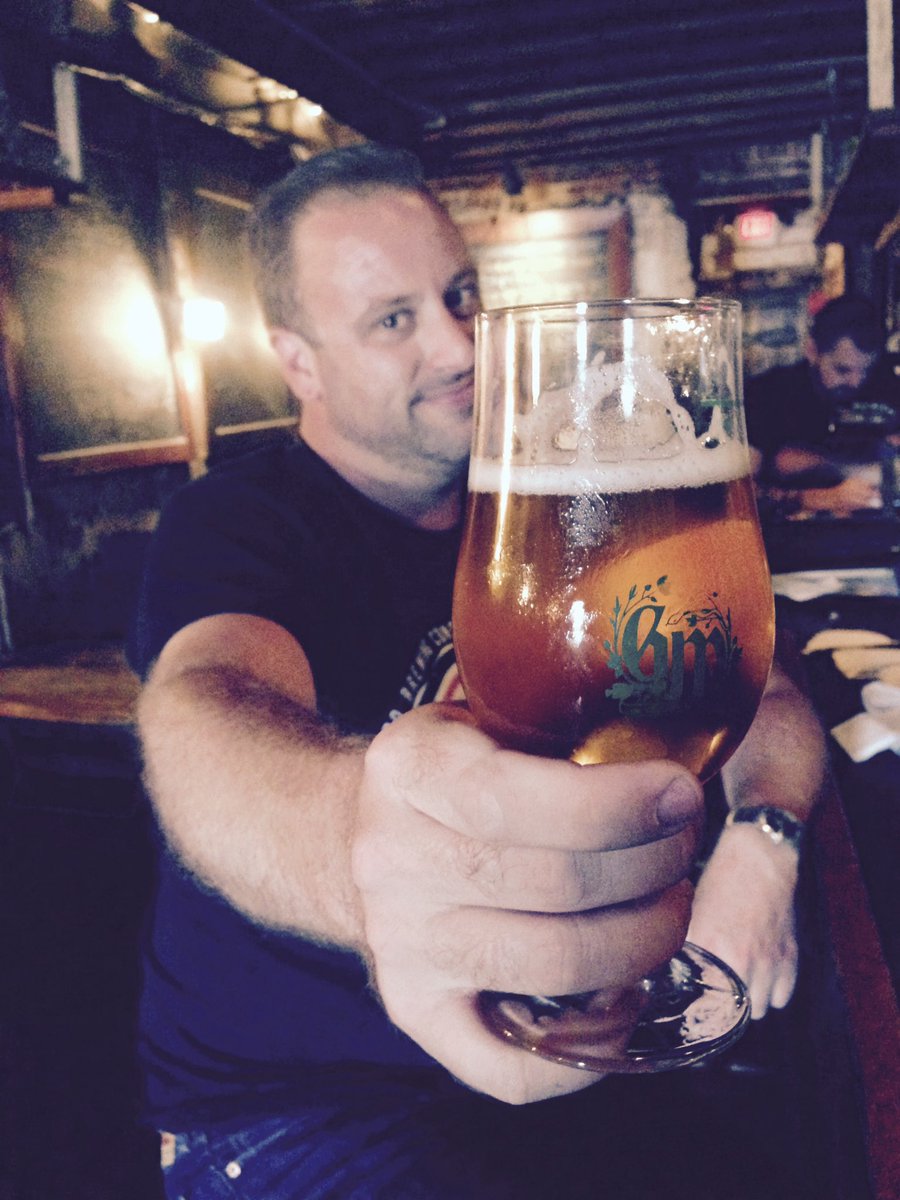 Look who's enjoying his 2nd <a href="/GranvilleMoores/">Granville Moore's</a> <a href="/DenizensBrewing/">Denizens Brewing Co.</a> #nine!
#meow