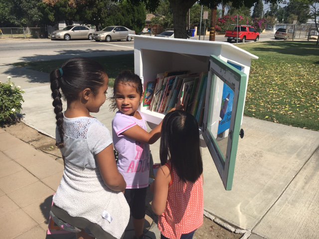 TigerTownRUSD's tweet photo. Tiger Town now has it's very own little lending library!

Come and enjoy our roses and a good book! https://t.co/ShI2DTdZQw