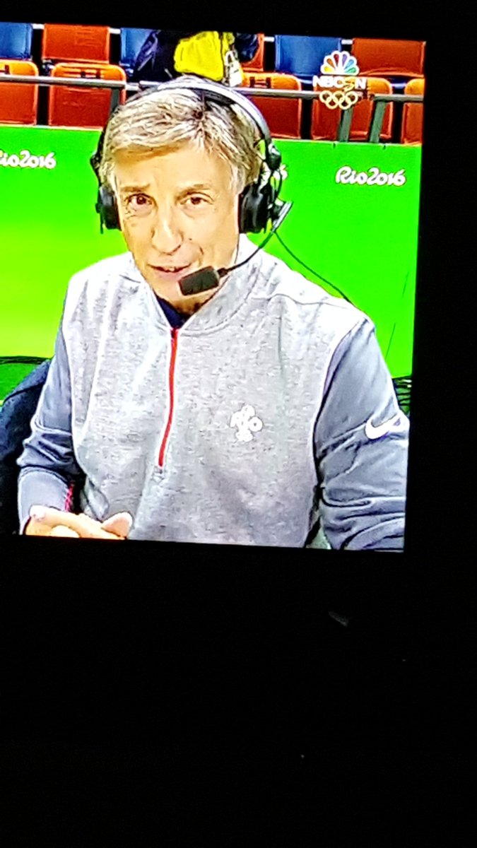 AngNew1's tweet photo. @Nike where can I get this pullover? https://t.co/NjSHpnStw3