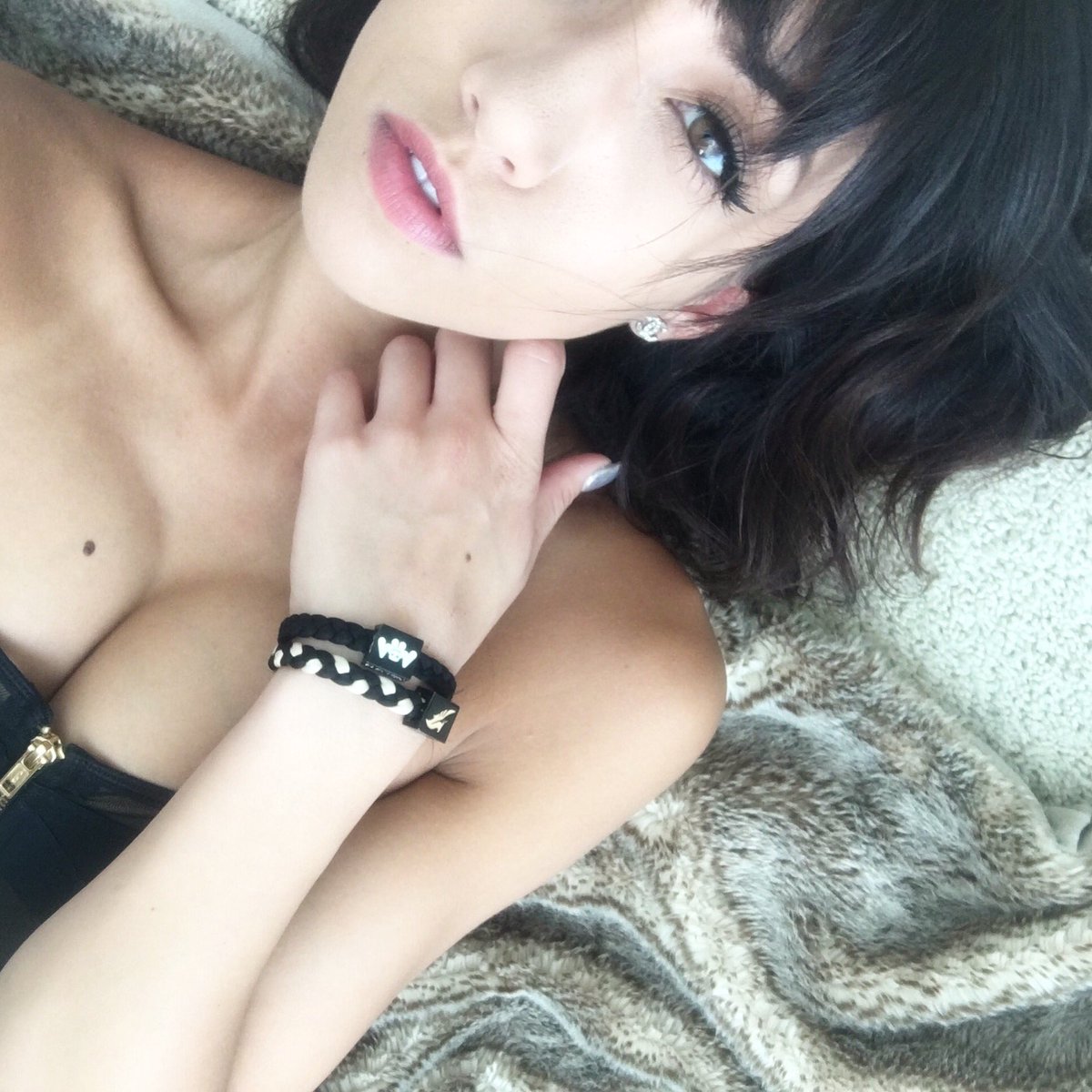AlexaPond's tweet photo. Getting online https://t.co/cf1etSDaFV https://t.co/N1J4KZ17yj