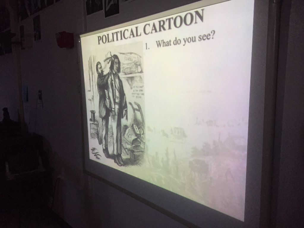 SocialShs's tweet photo. Mr. Alvarez using the 5 step process in US History today. #SHSFlagship #Bulldogstrong #TeamSISD https://t.co/tcfYxOd1pl