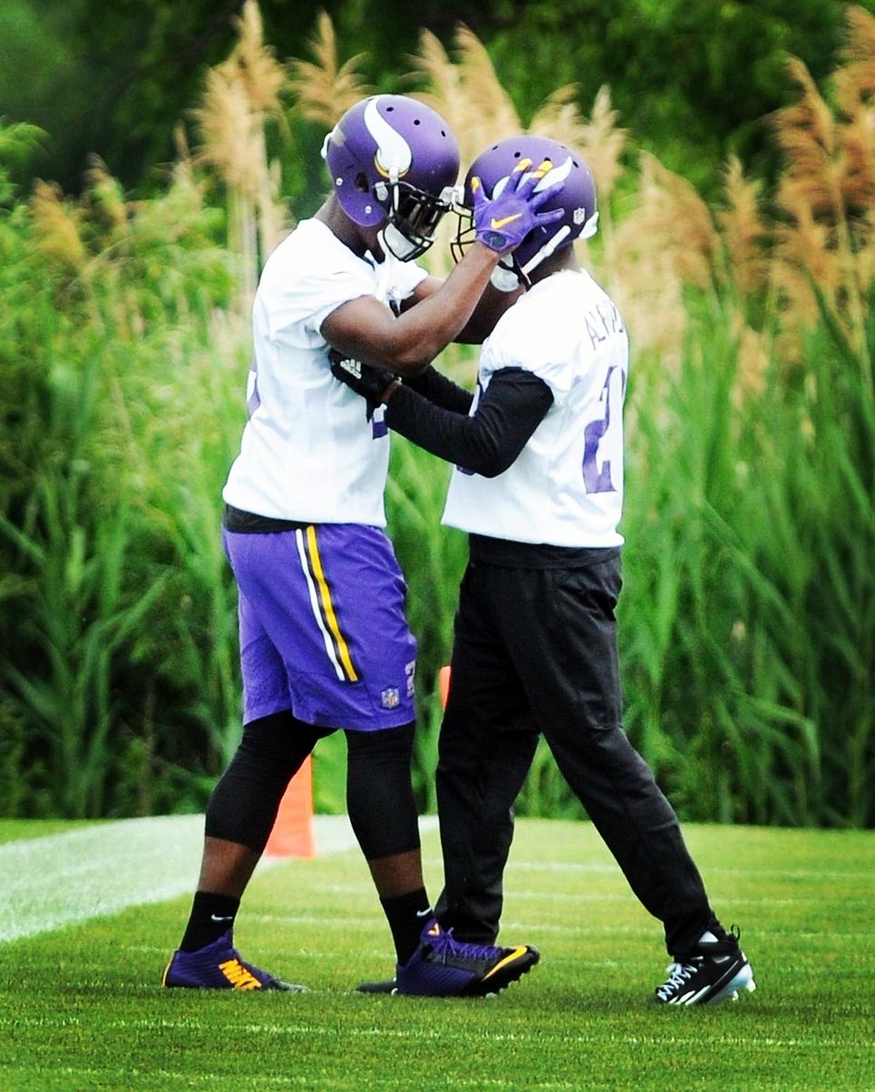 SinkemSports's tweet photo. "Mackensie Monday" Shout out to big bruh #leadbyexample #learningasigrow #Skol #Vikings #allworkiseasywork https://t.co/ZgGghawnsK