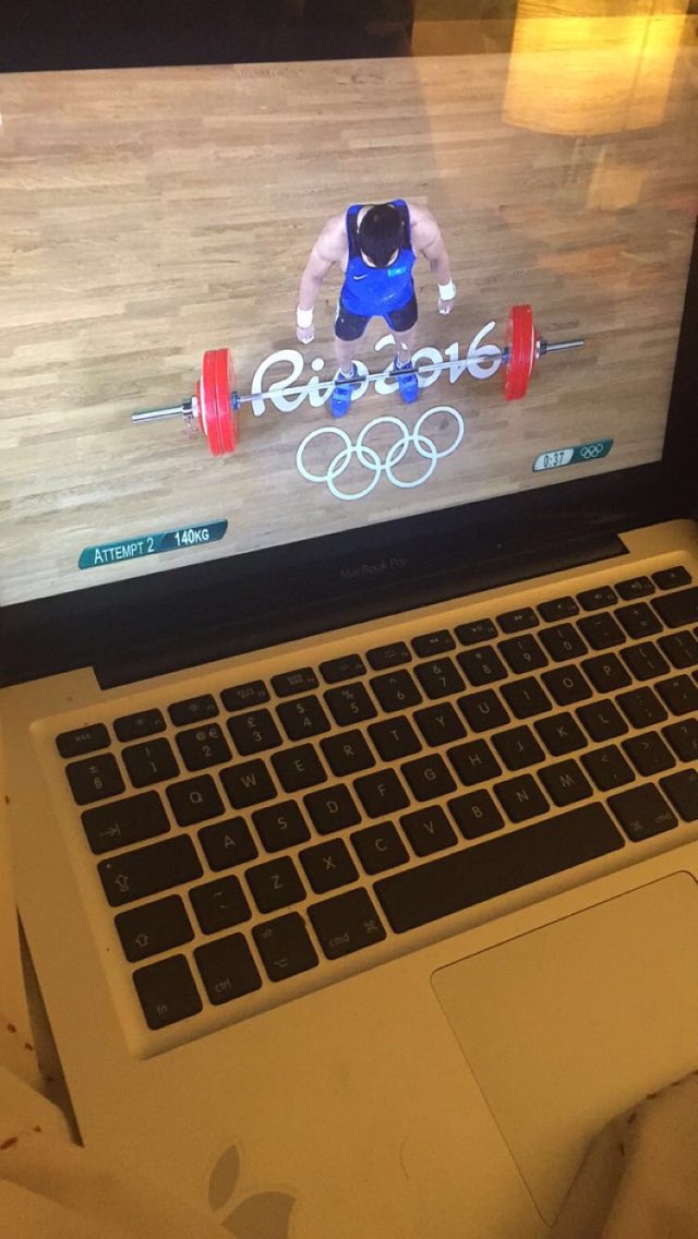 Lucy__Andrews's tweet photo. Staying up late on a school night to watch the weightlifting from #Rio2016 #62kg #AbsoluteBeasts 🏋🏽 https://t.co/rhS3zxpyhh