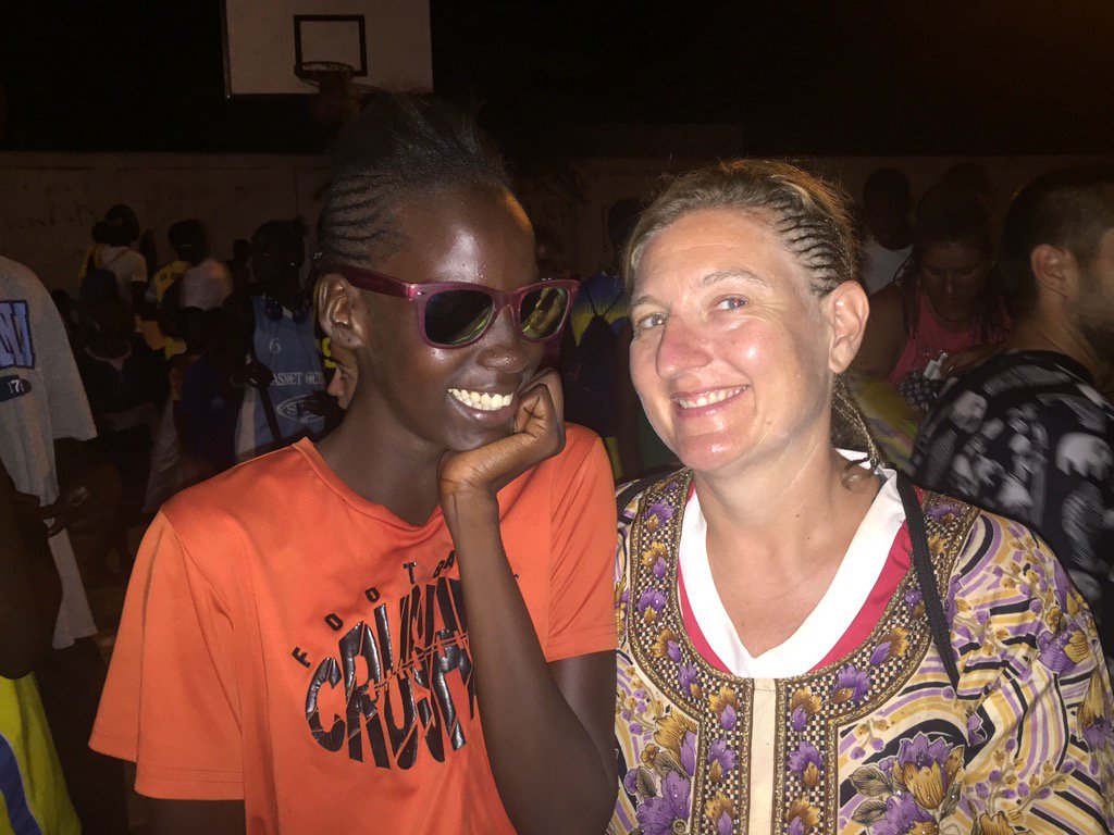 juliacuencacuen's tweet photo. Con mis niñas de Senegal #Recinyourmemory #morriña https://t.co/y287BkFPbp