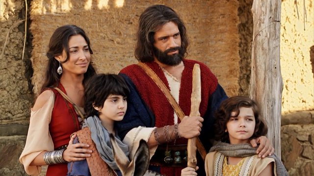 Moises permite a #Zipora regresar con sus hijos. Volvé a ver los  #10Mandamientos ↓↓ https://t.co/PnvhOKXlLQ