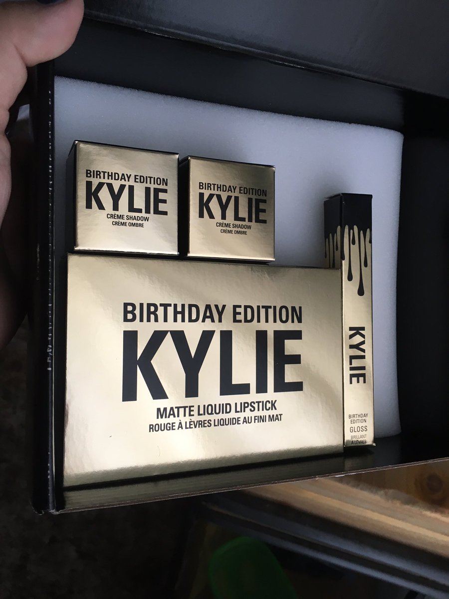 iwant100dogs's tweet photo. I got what I wanted. The Créme shadow formula is 💯  so happy! ❤️❤️ thanks @kyliecosmetics @KylieJenner https://t.co/gTMDSfm6O3