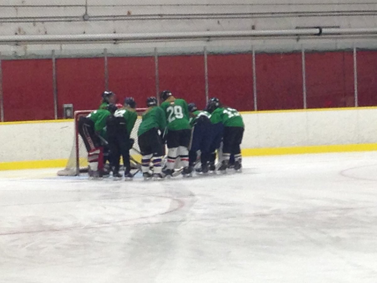 FVRush_aaa's tweet photo. Tonights Ice featured a game between Team Red vs. Team Green #redwon #buildingateam #tryouts https://t.co/cudxJ1vHyG