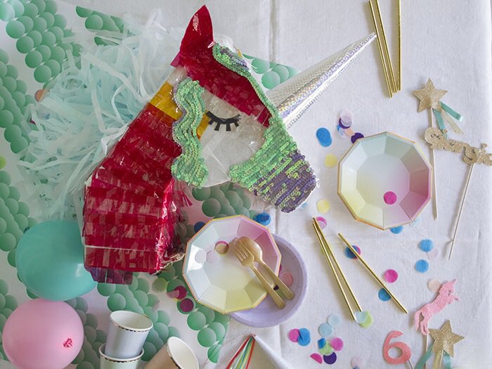 smallittleblog's tweet photo. All you need to throw a Unicorn themed party in style! On the blog right now ==> https://t.co/x98NUi8CRJ https://t.co/54dOeFbmv1