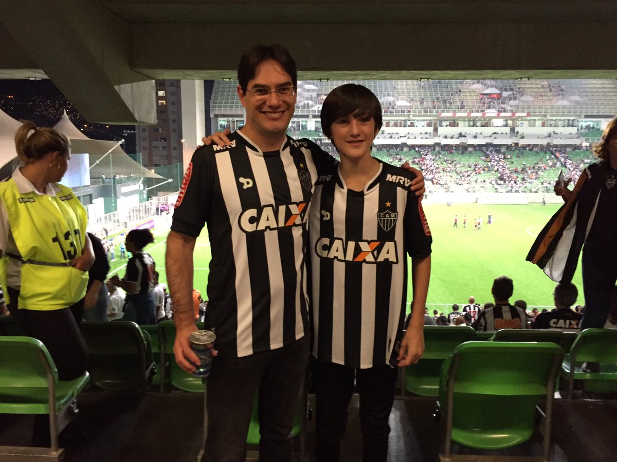 beto_jrlima's tweet photo. Férias no Brasil, passagem obrigatória por BH! #GALOxCHA @ConsuladosGalo https://t.co/SOEn9bDoGK