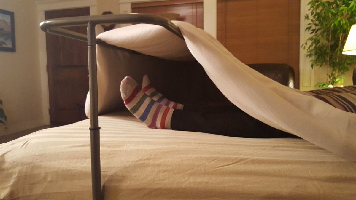 SheriRogersRN's tweet photo. #footpain relief at #night with https://t.co/EmzRQLeF5k https://t.co/tpMyQszTTR