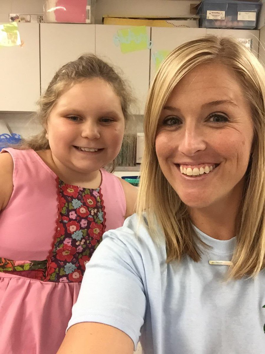 mspaynesclass1's tweet photo. #meetandgreetwithmssteele #dodgesoars @dodgeelementary https://t.co/ytgheU4MVD