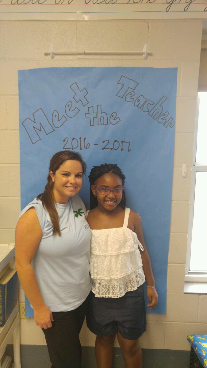 mspaynesclass1's tweet photo. #meetandgreetwithmrswoodard #dodgesoars @dodgeelementary https://t.co/jkAUPsWYz8