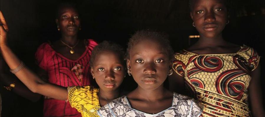 El Parlamento Panafricano aprueba prohibir la mutilación genital femenina en sus 50 estados atres.red/tdtvp1