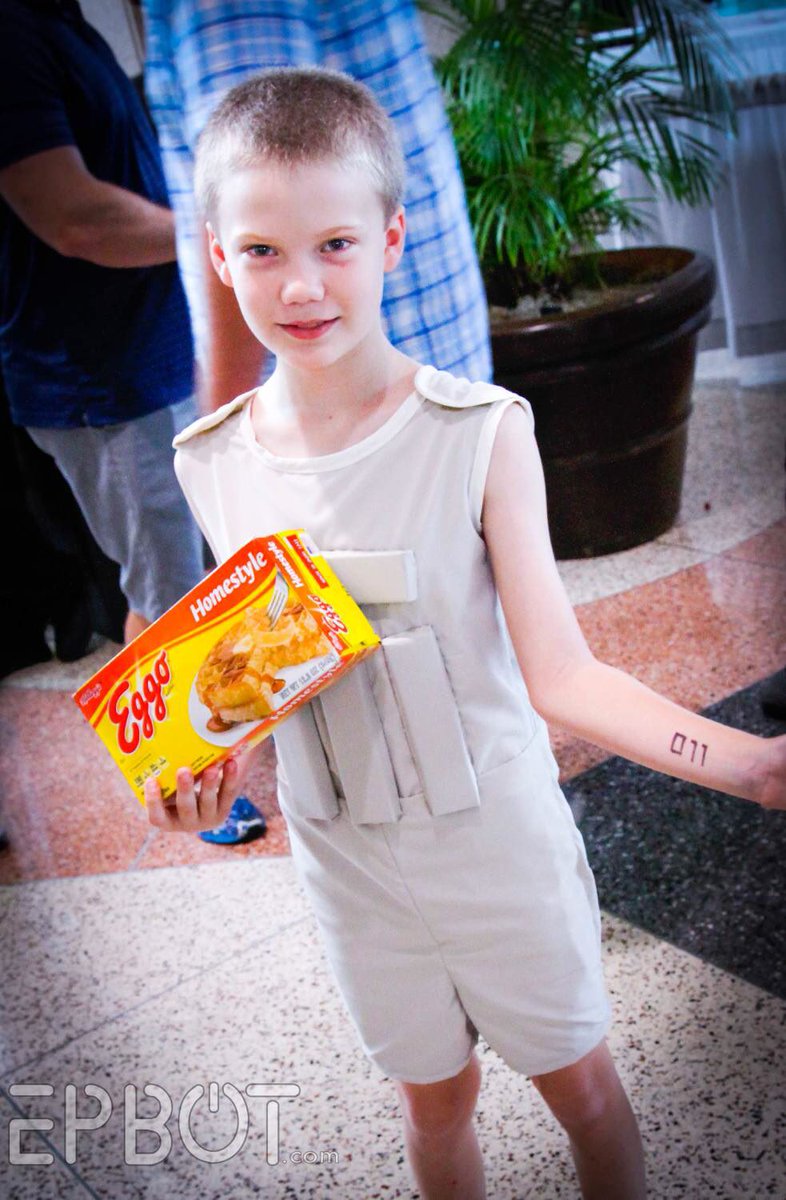 Epbot's tweet photo. One of my favs from @TampaComicCon last wknd: Eleven from Stranger Things! The rest here: https://t.co/uf3ZxAzXLF https://t.co/NKseUmdcuT