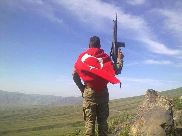 Üzerimize ettiğiniz Tüm Dualar Bizlerden Önce Er Mehmetçiklerin üzerine Olsun

Ayağın Tek Taşa Değmesin Mehmet Asker