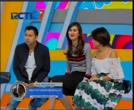 dahSyatMusik's tweet photo. teh @RealSyahnazS ketawa tawa aja nih hahah, ngerti ga bulenya nyanyi apa hahah #BerseruSamadahSyat https://t.co/JMzyfijdRw