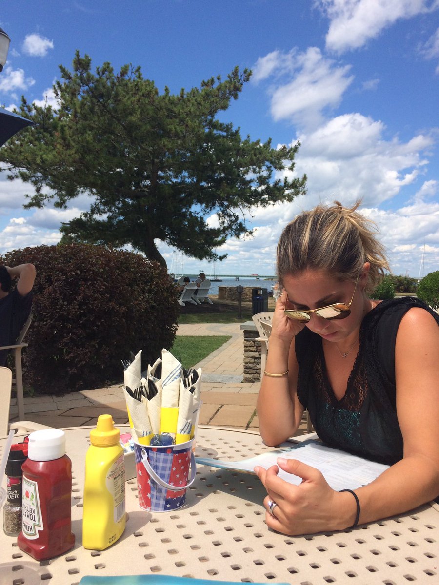 DPW40's tweet photo. Back in Newport. 1 year down. #marriedup #hittheover https://t.co/USe94VgOMY
